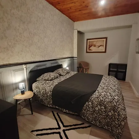 Grande Maison Au Calme, Campagne Et Nature 10 Pers Holiday home Aubiat