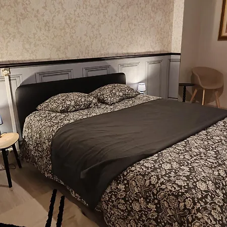 Grande Maison Au Calme, Campagne Et Nature 10 Pers Holiday home Aubiat